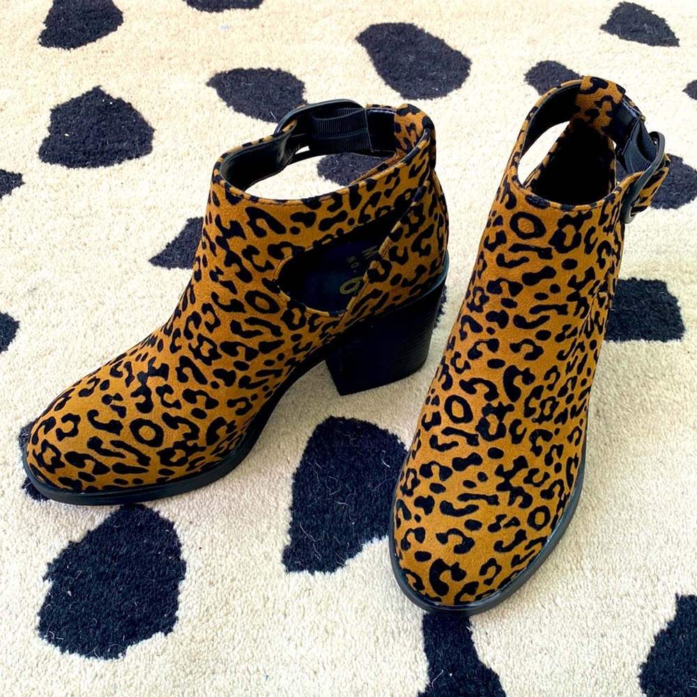Mix No. 6 shoes | Chunky leopard booties in size 7.5